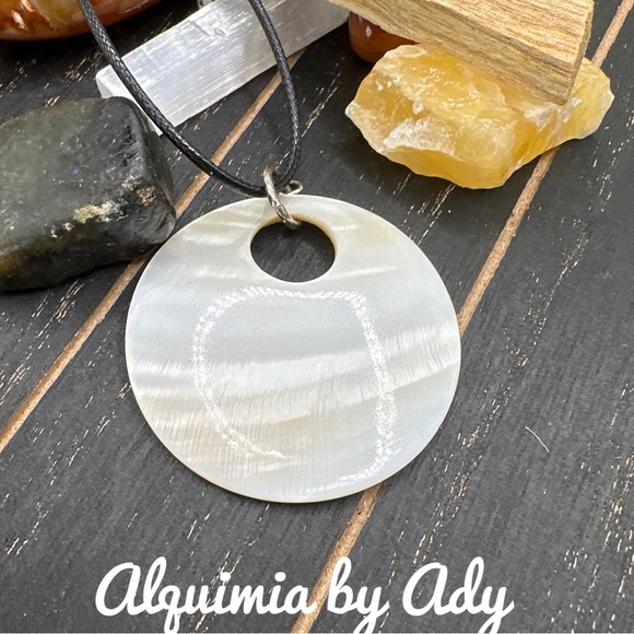 HIGE MOTHER OF PEARL DISC BLACK CORD PENDANT NECKLACE - Picture 1 of 1